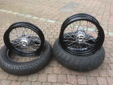 Harley cross bones velgen met banden in prima staat
