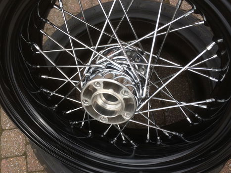 Harley cross bones velgen met banden in prima staat - 5