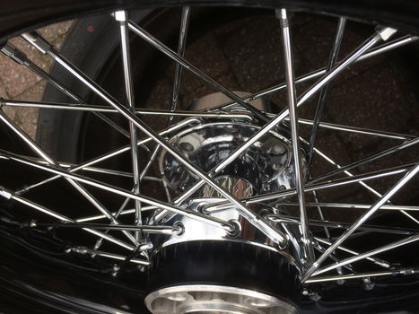 Harley cross bones velgen met banden in prima staat - 6