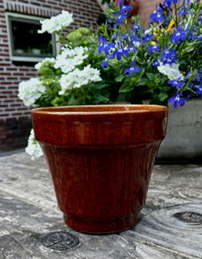 Vintage bloempot in een warme kleur bruin geglazuurd - gemêleerd