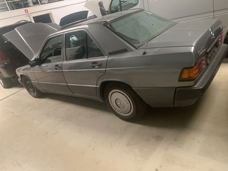Mercedes 190 Diesel Sedan 5 Cilinder 2,5 - 3