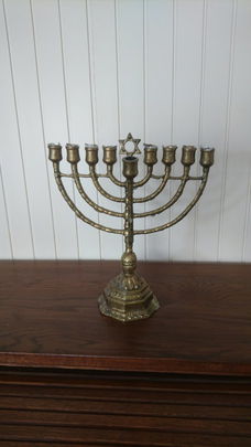 Te koop: Bronzen Joodse kandelaar Chanoekia
