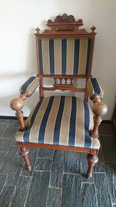 Te koop: Troonstoel
