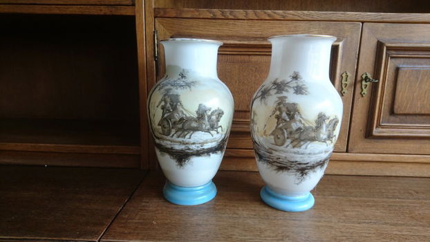 Te koop: 2 vazen met Strijdtafereel - 0