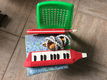 Lot retro speelgoed (kinderstoeltje, springtouw met houten grepen, melodica) - 0 - Thumbnail