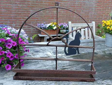 Robuust ijzeren wandrek - vorm: stalraam - kan binnen en buiten - 4