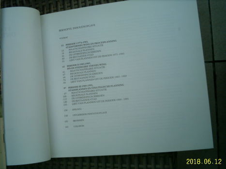 Stadsvorm Tilburg, ontwikkeling 1975 - 1995.ISBN 9068149590. - 1