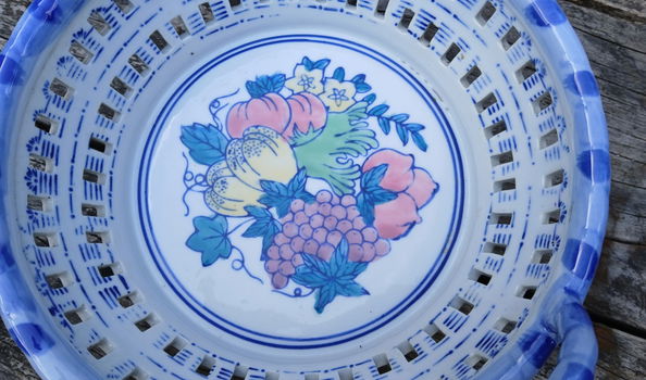 Vintage porseleinen handbeschilderde fruitschaal - wit en blauw met afbeelding van fruit - 4
