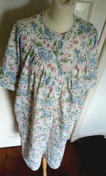 Nachthemd - romantische print met bloemen - maat 50/52 - 4