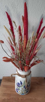 Vaas decoupage wit met bloemenprint en touw. met mooie droogbloemen erin in de kleur Fuchia. - 1
