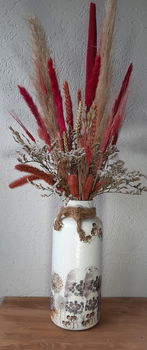 Vaas decoupage wit met bloemenprint en touw. met mooie droogbloemen erin in de kleur Fuchia. - 0