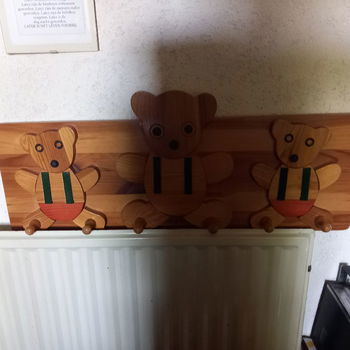 foto, album NIEUW, Kinderkapstok zeer degelijk, 6 haakjes - afm: 70 x25 - 0