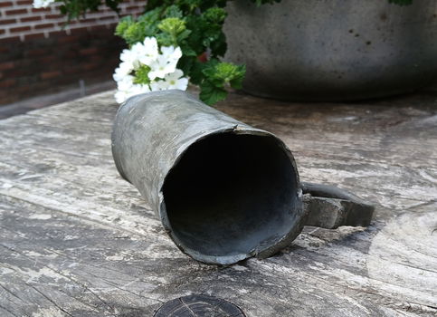 Gehavende tinnen maatbeker - uit Norden - 2