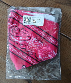 Roze stoffen mondkapje met boerenzakdoek-print - nieuw - 0
