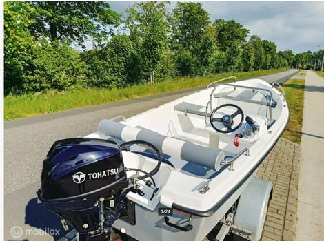 Vis- consoleboot met 9.8 pk Tohatsu en trailer - 0