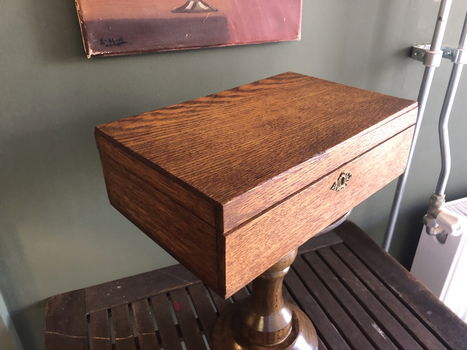 Prachtige mid-size eiken houten kistje. - 2