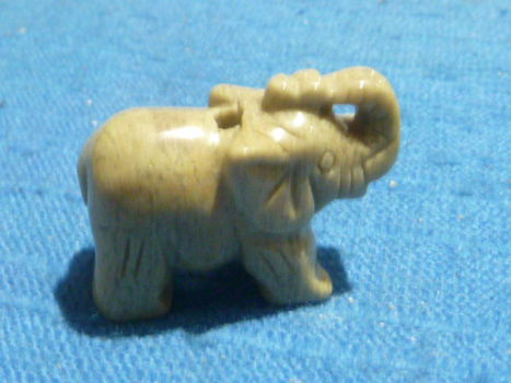 Hanger olifant van Jaspis - 1