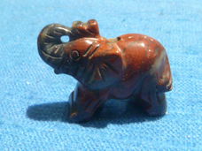 Hanger olifant van bonte jaspis