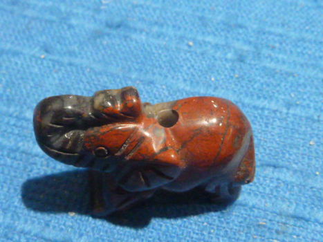 Hanger olifant van bonte jaspis - 2