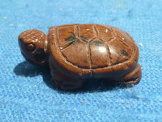Hanger schildpad van mahonie obsidiaan