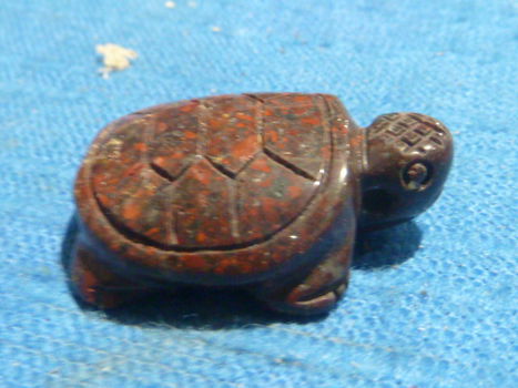 Hanger schildpad van bonte jaspis - 1