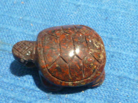 Hanger schildpad van bonte jaspis - 2