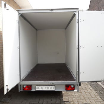 gesloten aanhangwagen geremd - 1