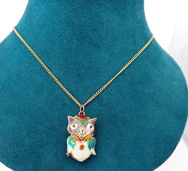 Cloisonnee uiltje aan ketting - 1