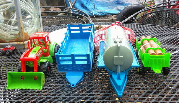 Speelgoed traktor met aanhangers - 0