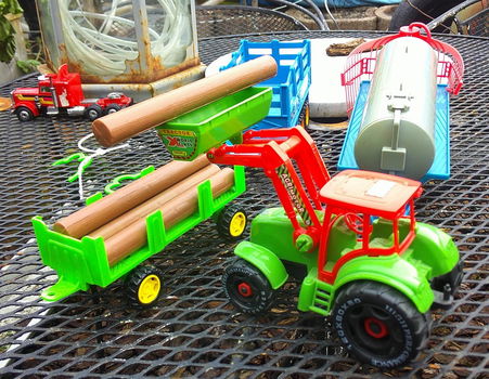 Speelgoed traktor met aanhangers - 2
