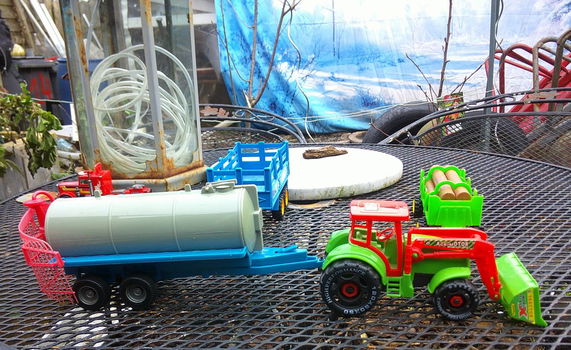 Speelgoed traktor met aanhangers - 3
