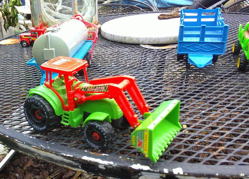Speelgoed traktor met aanhangers - 4