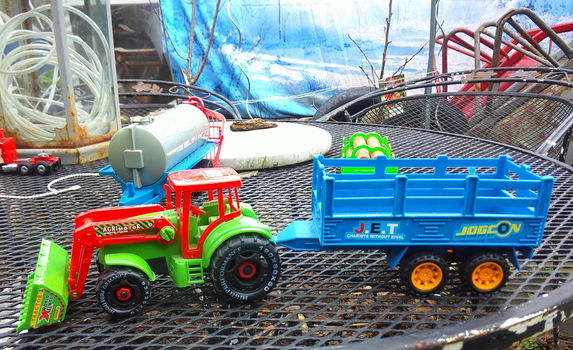 Speelgoed traktor met aanhangers - 5