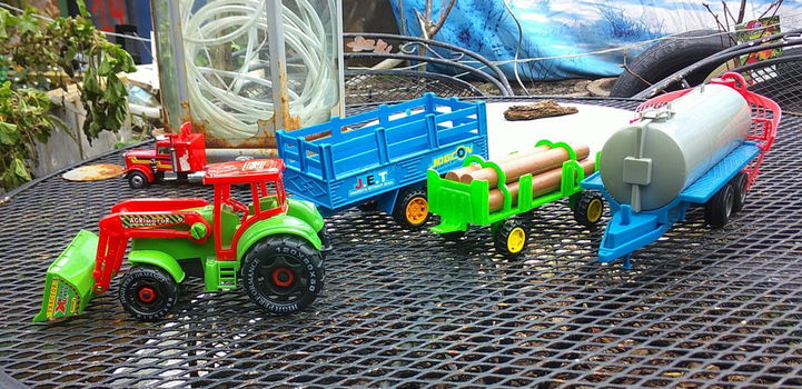 Speelgoed traktor met aanhangers - 7