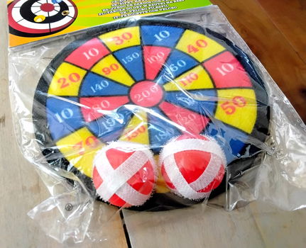 Klitteband dartspel - met klittebandballetjes - nieuw - 1