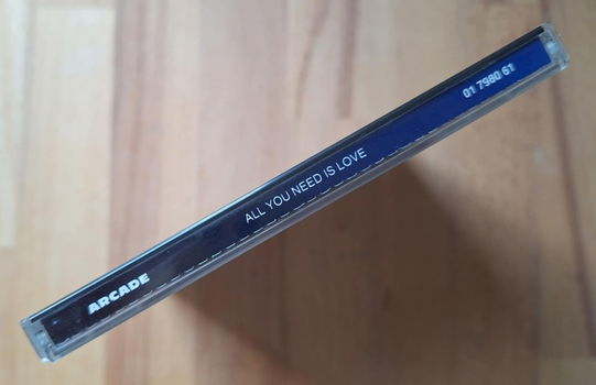 De originele verzamel-CD All You Need Is Love van Arcade. - 3