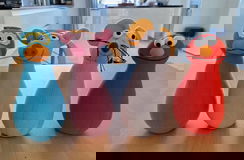Vier knuffelfiguurtjes uit Sesamstraat (hoogte: 18 cm).