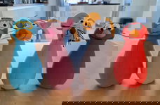 Vier knuffelfiguurtjes uit Sesamstraat (hoogte: 18 cm).