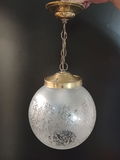 Mooie vintage hanglamp met bol van glas