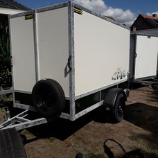gesloten aanhangwagen
