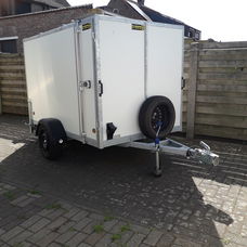 gesloten aanhangwagen