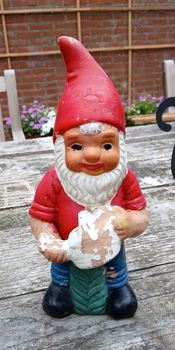 Vintage tuinkabouter met gietertje in de handen - terracotta - 3