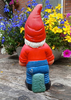 Vintage tuinkabouter met gietertje in de handen - terracotta - 5