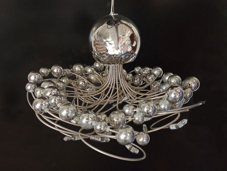 Bijzondere hanglamp met zilveren bollen en halogeenlampjes - 1