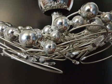 Bijzondere hanglamp met zilveren bollen en halogeenlampjes - 2