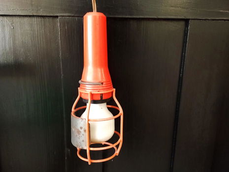 2 oranje looplampjes als industriële hanglampen - 1