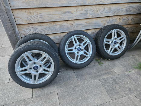 LM velgen met winterbanden 195/50 R15 - 0