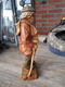Statuur oude man met schoenen A - 2 - Thumbnail