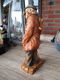 Statuur oude man met schoenen A - 5 - Thumbnail