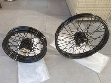 Harley velgen voor Twincam, 19mm of 25mm wielas, zwart poederlak in nieuwe staat,